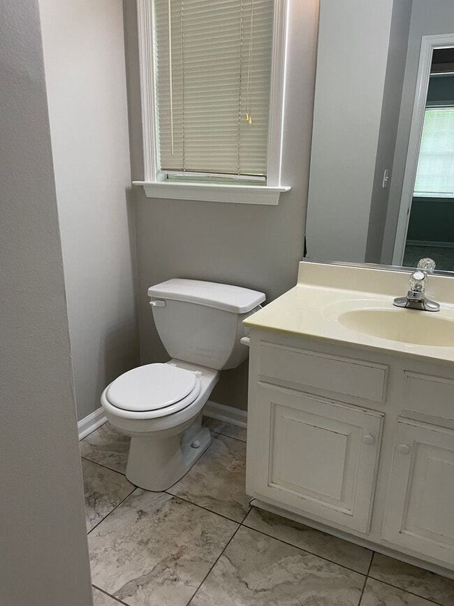 Building Photo - Renovated 3 Bedroom Off Groometown Road