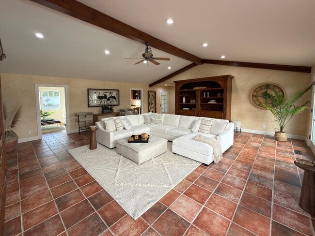 Building Photo - 2 Callado Way