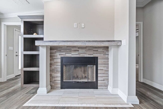 Building Photo - "Spacious 4-Bedroom Retreat with 3400 Sq Ft of Comfort in Gibsonton, FL!"