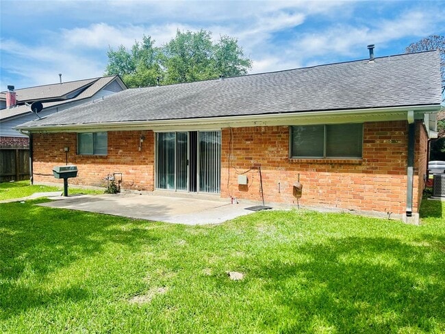 Building Photo - 1815 Westwood Dr