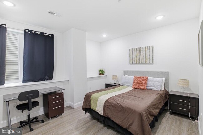 Building Photo - 925 N Broad St