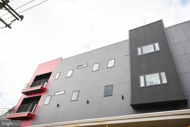 Building Photo - 6162 Ridge Ave