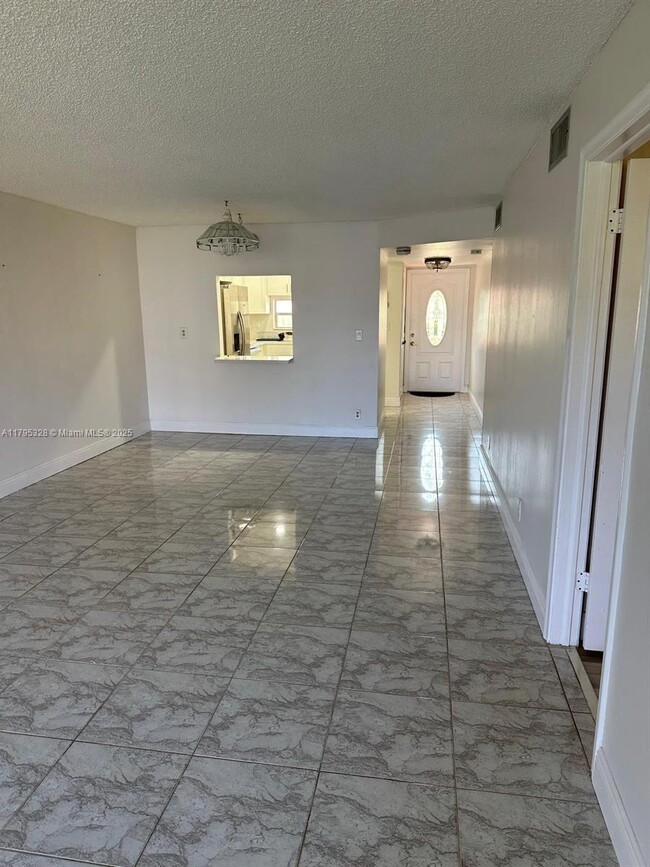 Building Photo - 8970 S Hollybrook Blvd