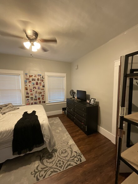 Middle Bedroom - 607 E 11th Ave