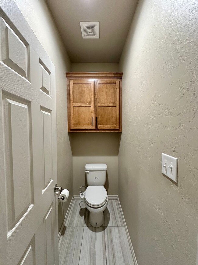 Building Photo - 2 story, 5-bedroom 3 bath home in Wyatt Acres