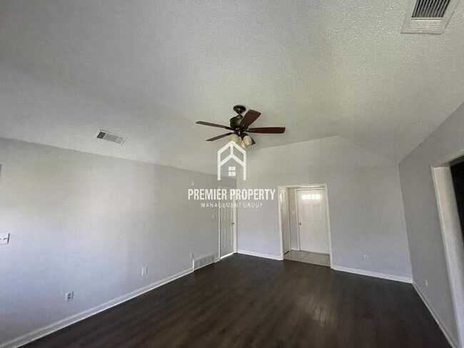 Building Photo - 5738 Riverhead Ave
