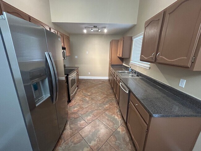 Building Photo - 4 Bedroom 2 Bath Greenfield Park Home