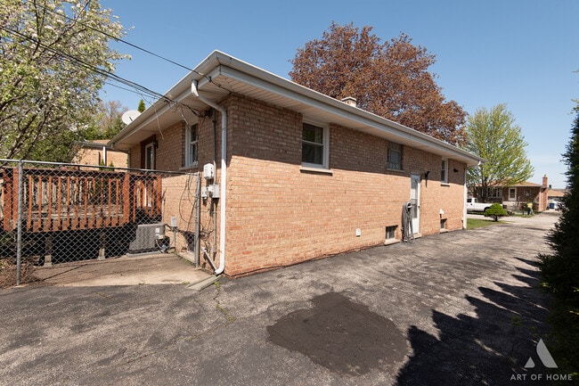 Building Photo - 9416 80th Ct