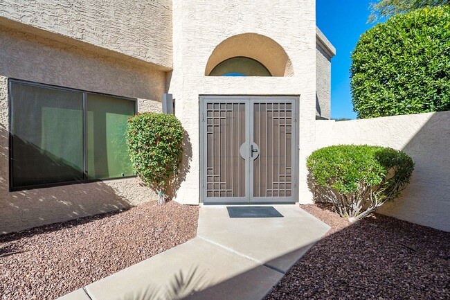 Building Photo - PRIVATE POOL - 2 BEDROOMS PLUS DEN