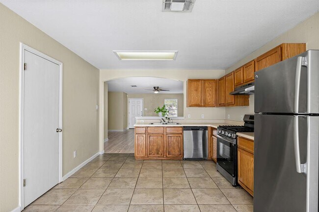 Building Photo - 17611 Wiseman Dr