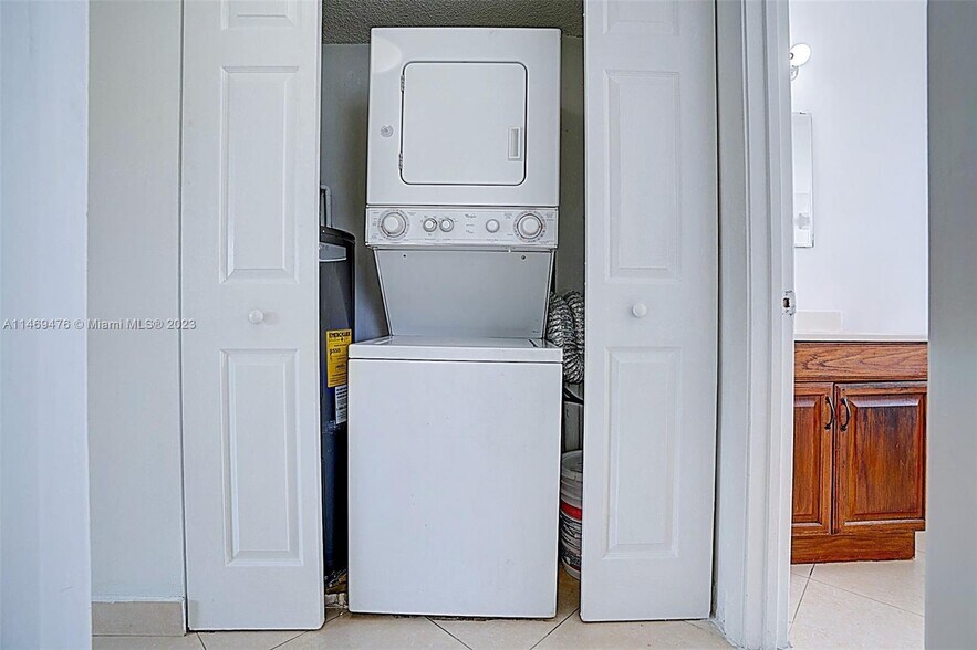 Building Photo - 3214 Coral Ridge Dr