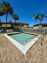 Building Photo - 10236 Twin Lakes Dr