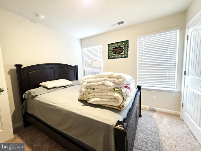 Building Photo - 407 Stream Valley Ct