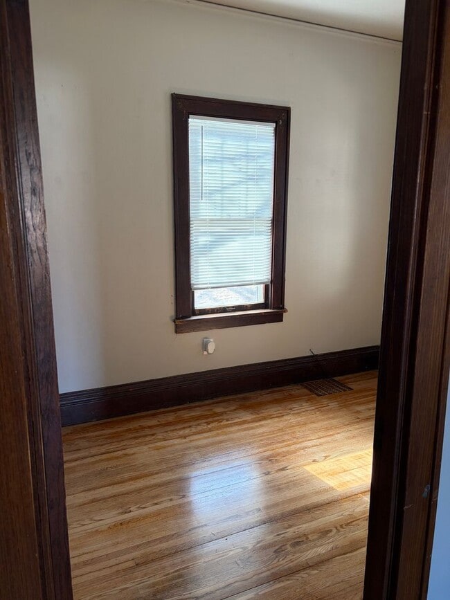 Building Photo - 918 S 1st Ave