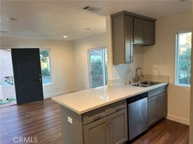 Building Photo - 406 W 95th St