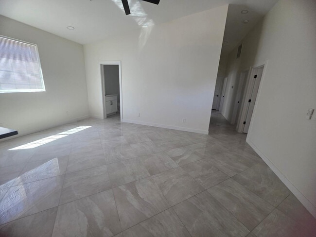 Building Photo - 13736 W Maryland Ave