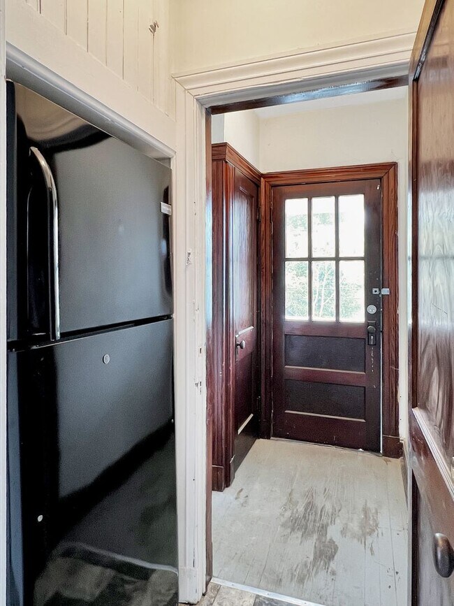 Building Photo - 2806 Hawthorne Ave