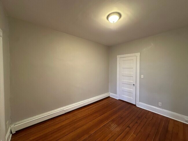 Building Photo - 39 Forest St