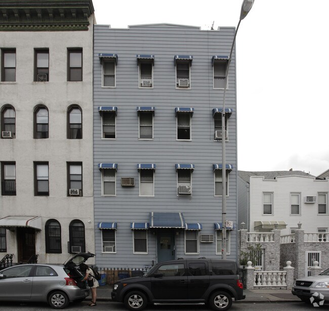 Building Photo - 538 Lorimer St
