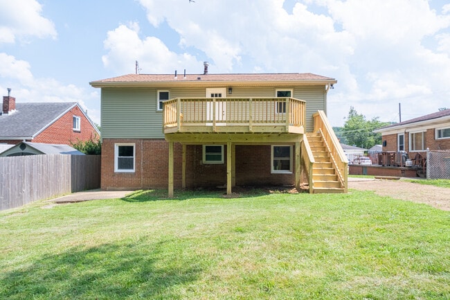 Building Photo - 734 Millers Run Rd