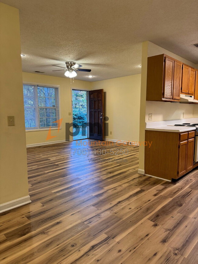 Building Photo - 134 Primrose Dr