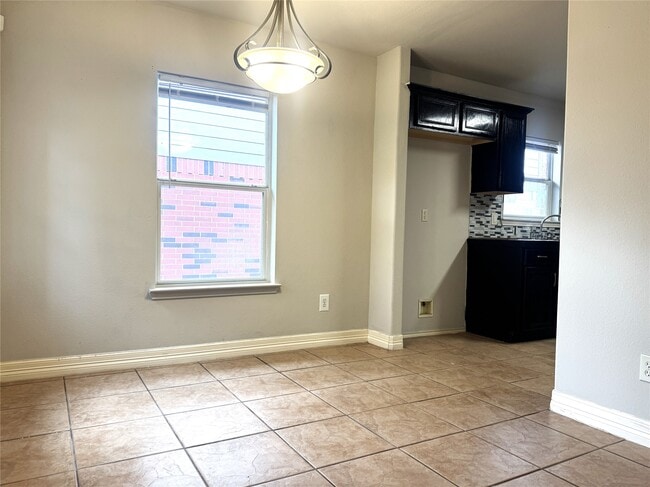 Building Photo - 8915 Canton Park Ln