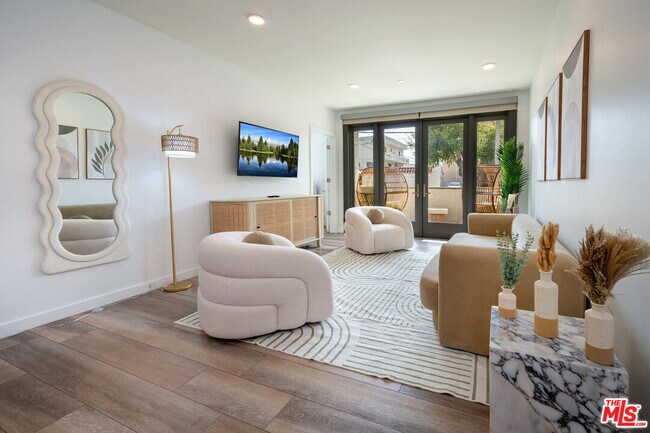 Building Photo - 1070 S Bedford St