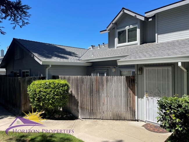 Building Photo - Spacious Two-story 2 Bed 2 Bath 1,564 Sq. Ft. North Sacramento Condo