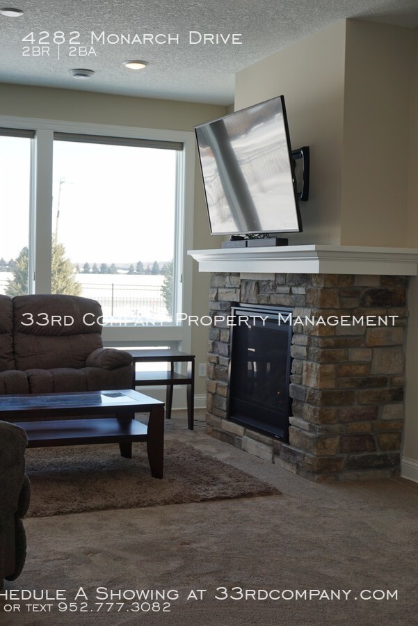 Building Photo - Easy Living, One-Level Woodbury Villa!