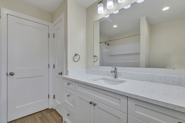 Building Photo - Freshly Remodeled Burien Rambler