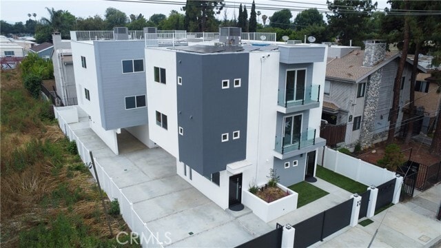 Building Photo - 6843 Haskell Ave