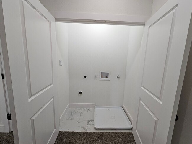 Building Photo - Available now ready for immediate move in ...