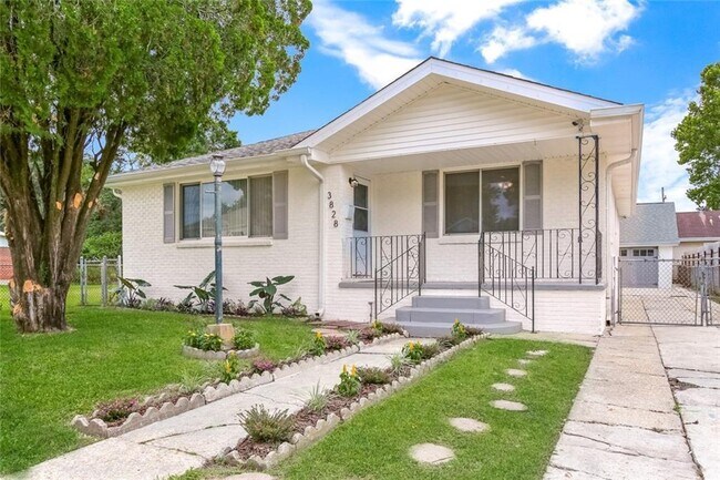 Building Photo - 3828 Derbigny St