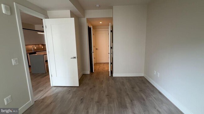 Building Photo - 1331 Maryland Ave SW