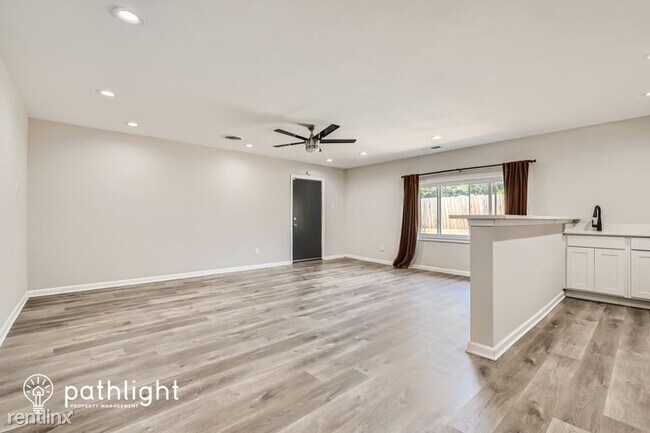 Building Photo - 3 br, 2 bath House - 122 Roma Drive UNIT