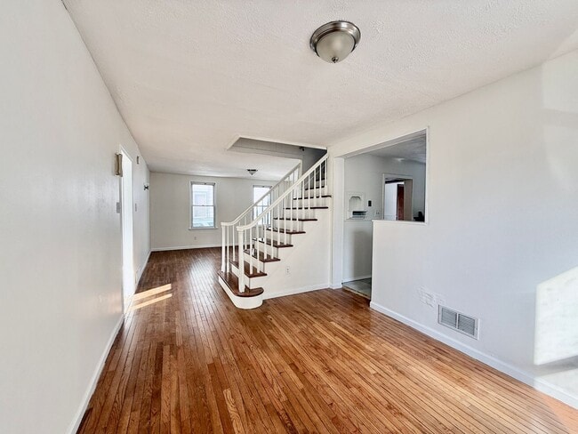 Building Photo - FOR RENT- Spacious 4 Bedroom 2 Bath Home in Penns Grove $2000