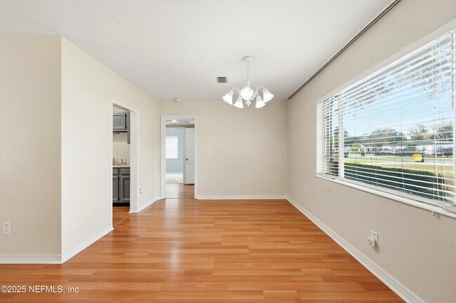 Building Photo - 457 Nightingale Rd