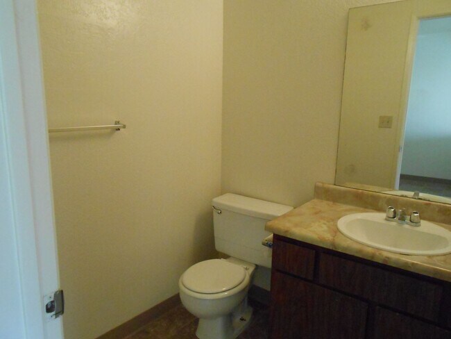 Building Photo - 835 Shiloh Ct