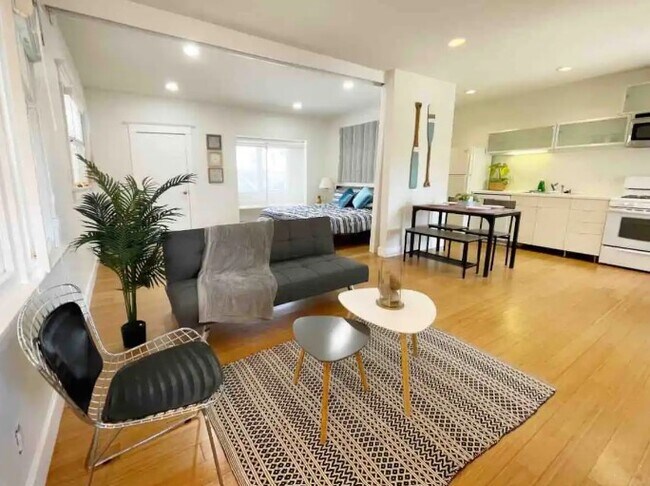 Building Photo - 1541 Berkeley St