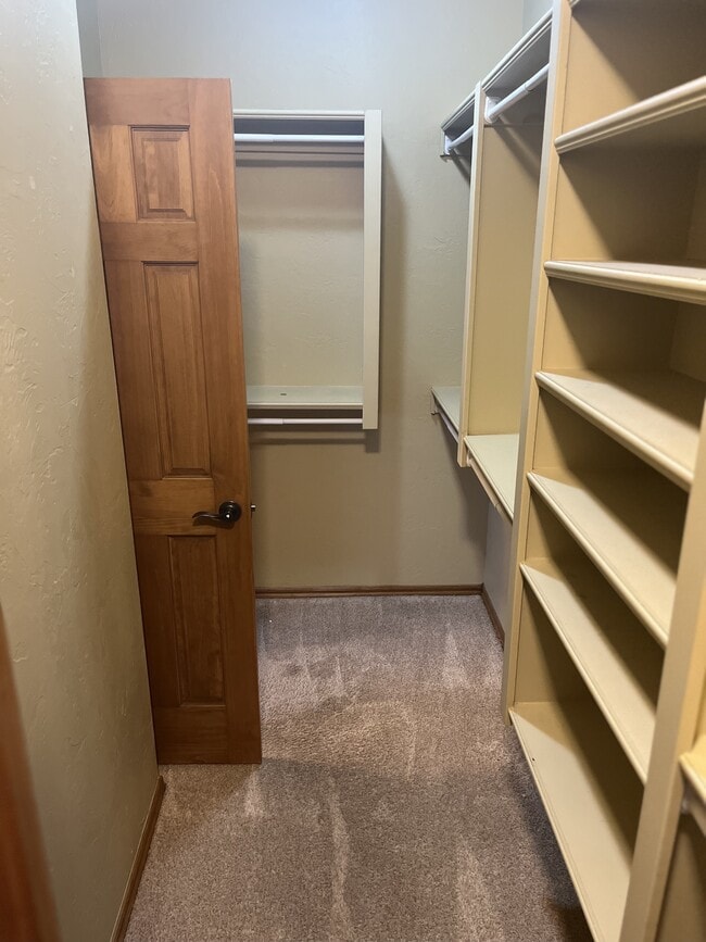 Building Photo - 13123 Red Oak Dr
