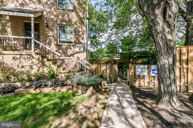 Building Photo - 1774 Dogwood Dr