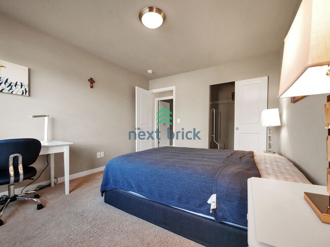 Building Photo - Gorgeous 3 Bed & 2.5 Bath Single Family House For Rent!