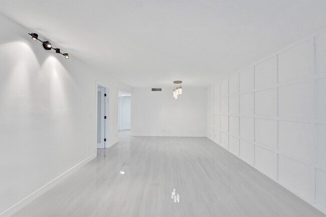 Building Photo - 3800 N Hills Dr