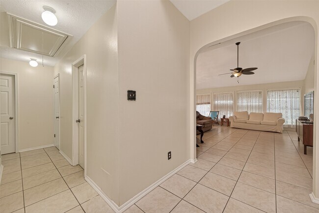 Building Photo - 8203 Paddington Pl Dr