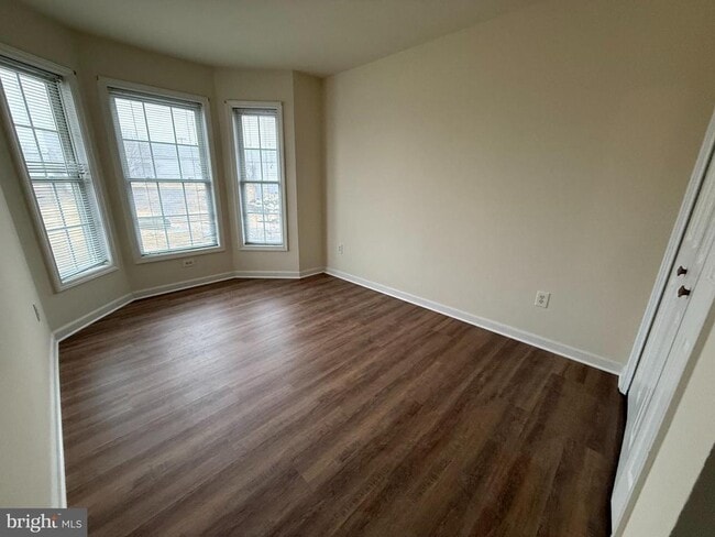 Building Photo - 700 E H St