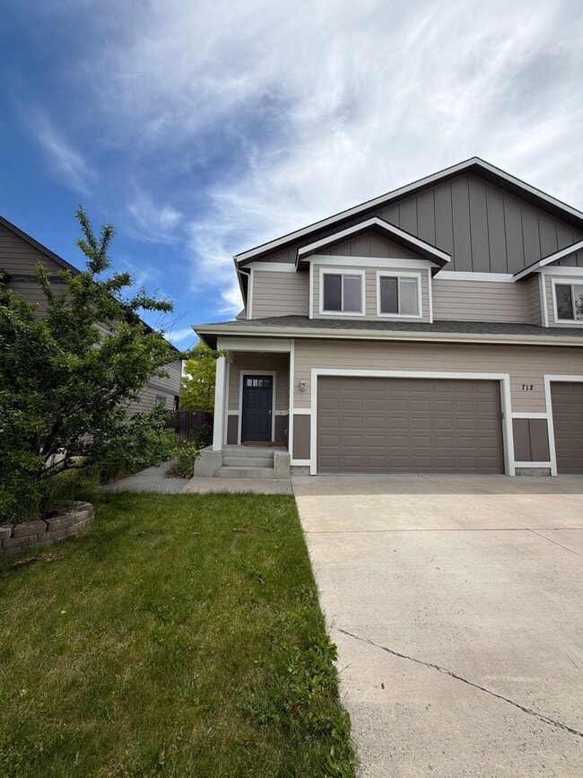 Building Photo - 712 Forestglen Dr