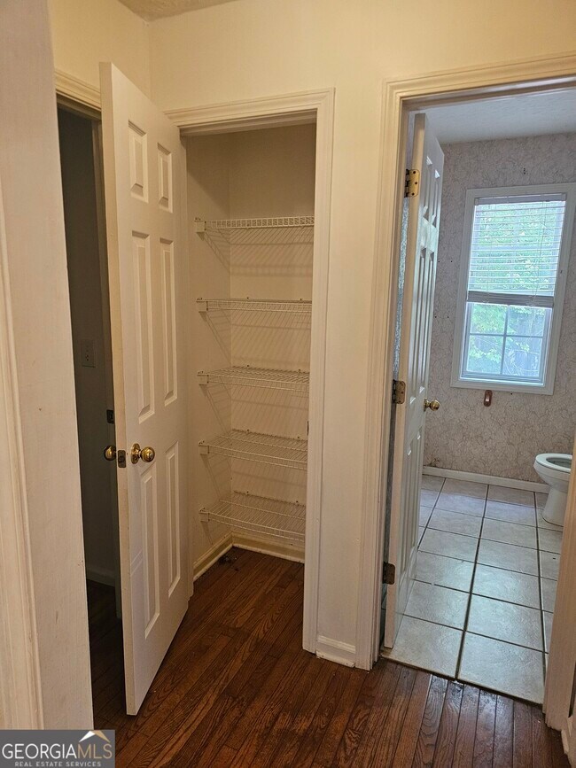 Building Photo - 40 Summerwood Ln