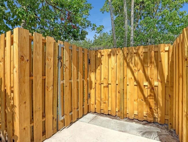 Building Photo - 4095 Palm Bay Cir