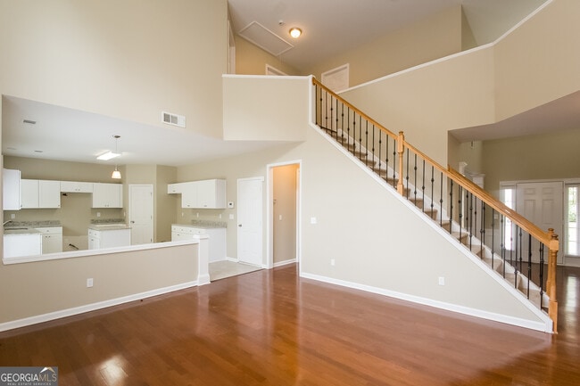 Building Photo - 3180 Elmendorf Dr NW