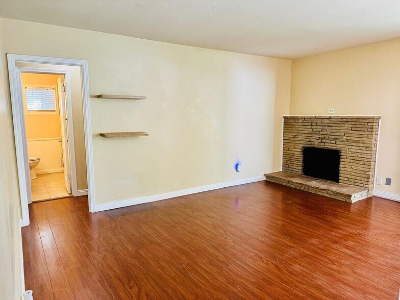 Building Photo - 1375 N Sunflower Ave